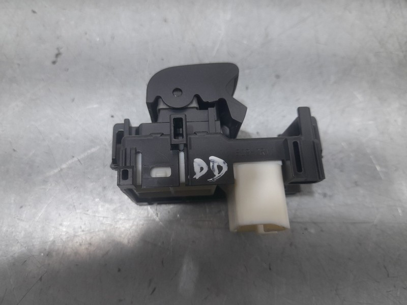 Recambio de mando elevalunas delantero derecho para peugeot 108 1.0 vti 72 referencia OEM IAM 742310H020  