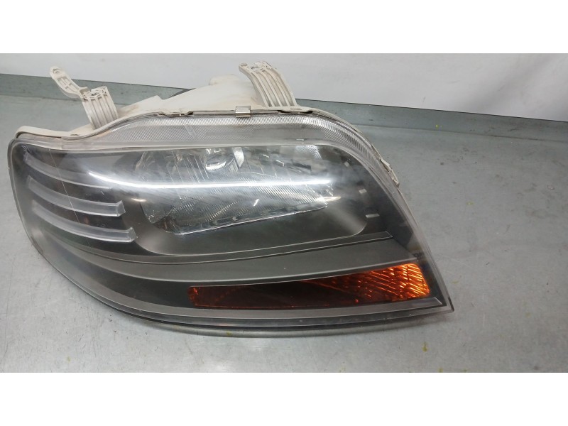 Recambio de faro derecho para daewoo kalos (klas) 1.4 referencia OEM IAM 96540152  