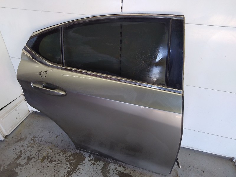 Recambio de puerta trasera derecha para lexus es 300h referencia OEM IAM 6700333301  