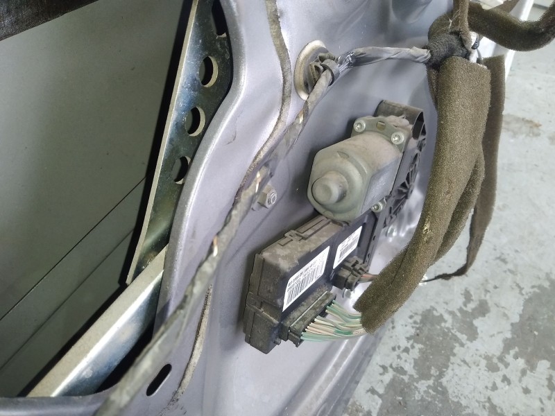 Recambio de elevalunas delantero izquierdo para renault megane iii berlina 5 p dynamique referencia OEM IAM 807216718R  ELECTRIC