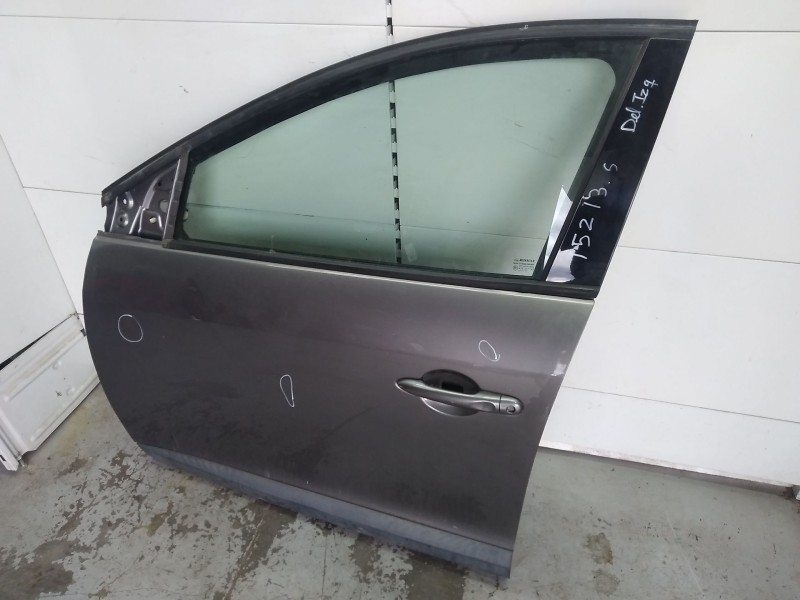 Recambio de puerta delantera izquierda para renault megane iii berlina 5 p dynamique referencia OEM IAM 801016886R  TOCADA