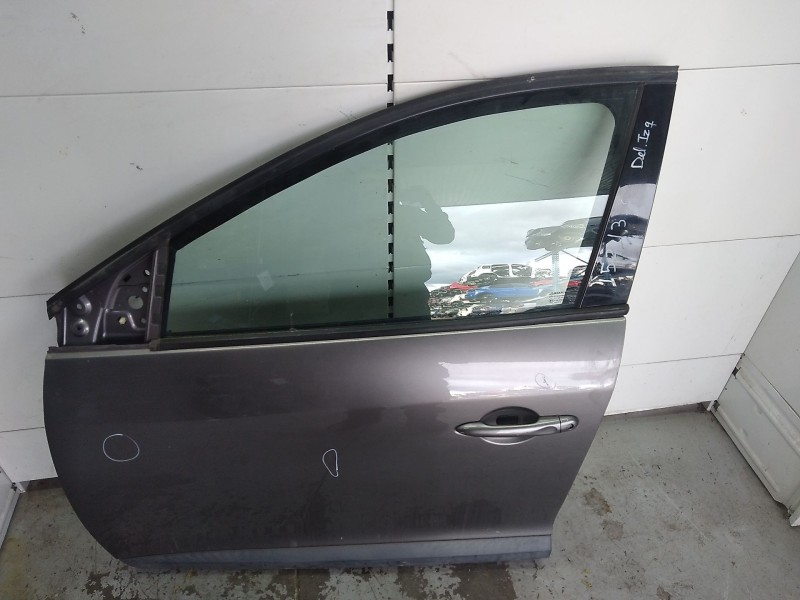 Recambio de puerta delantera izquierda para renault megane iii berlina 5 p dynamique referencia OEM IAM 801016886R  TOCADA