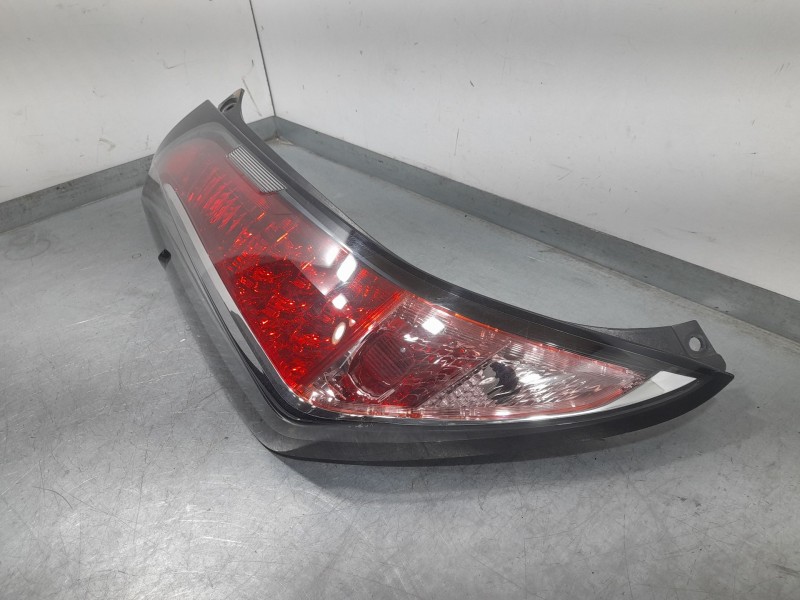 Recambio de piloto trasero izquierdo para toyota aygo x-cite referencia OEM IAM E245085 E245085 