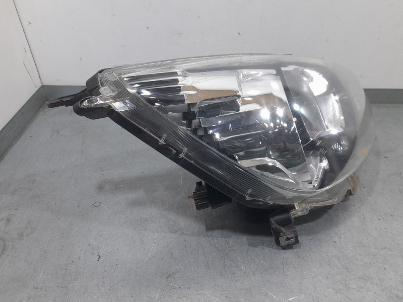Recambio de faro derecho para mitsubishi space star (a00) kaiteki referencia OEM IAM 8301C194  TOCADO