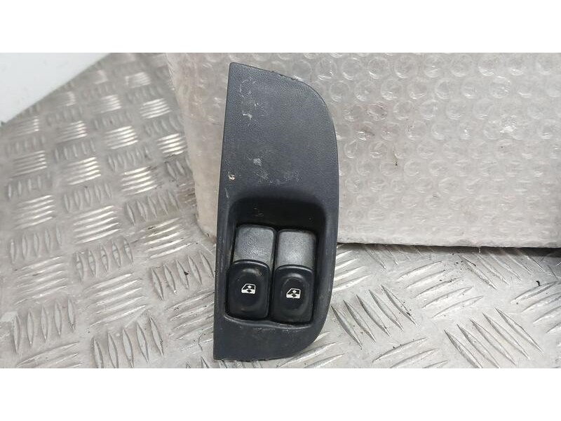 Recambio de mando elevalunas delantero izquierdo para renault megane i fase 2 berlina (ba0) 1.9 dti century referencia OEM IAM 7