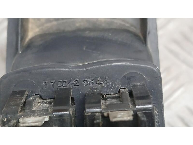 Recambio de mando elevalunas delantero izquierdo para renault megane i fase 2 berlina (ba0) 1.9 dti century referencia OEM IAM 7