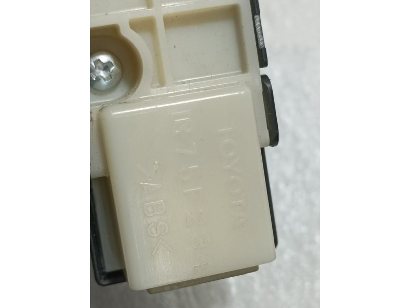 Recambio de mando multifuncion para toyota prius+ advance referencia OEM IAM   