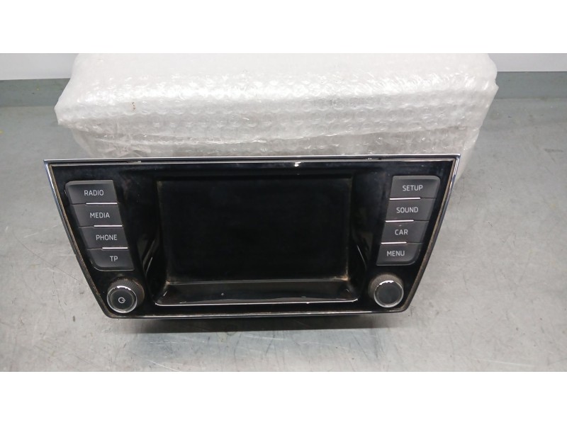 Recambio de sistema navegacion gps para skoda fabia ambition referencia OEM IAM 6V0919604B 6V0919604B AAH42000