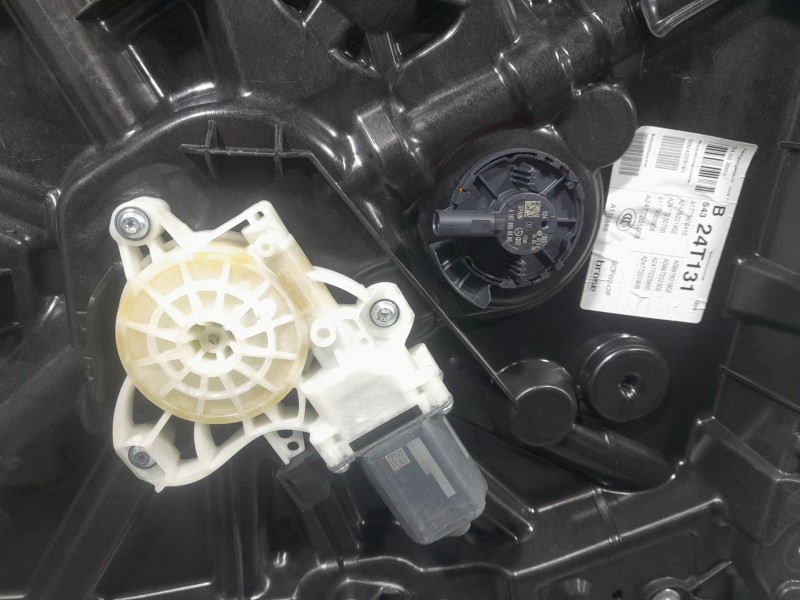 Recambio de elevalunas delantero izquierdo para mercedes-benz clase b (247) b180 referencia OEM IAM A1775409410 MONTADO EN PUERT