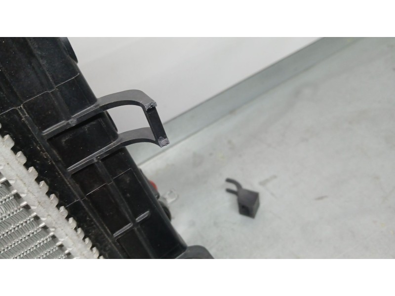 Recambio de radiador agua para dacia sandero stepway referencia OEM IAM 214105FA0A PATA ROTA 