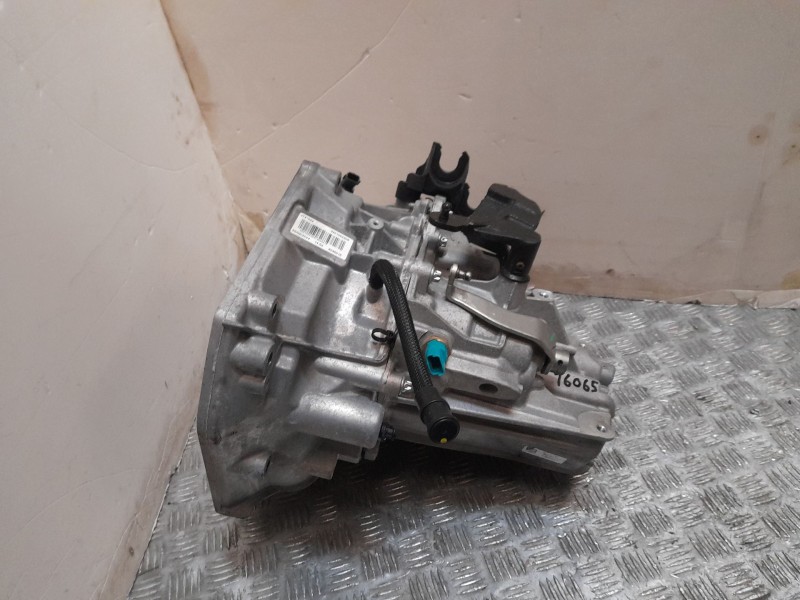 Recambio de caja cambios para renault clio v techno referencia OEM IAM JT4022 A045015 6 VELOCIDADES