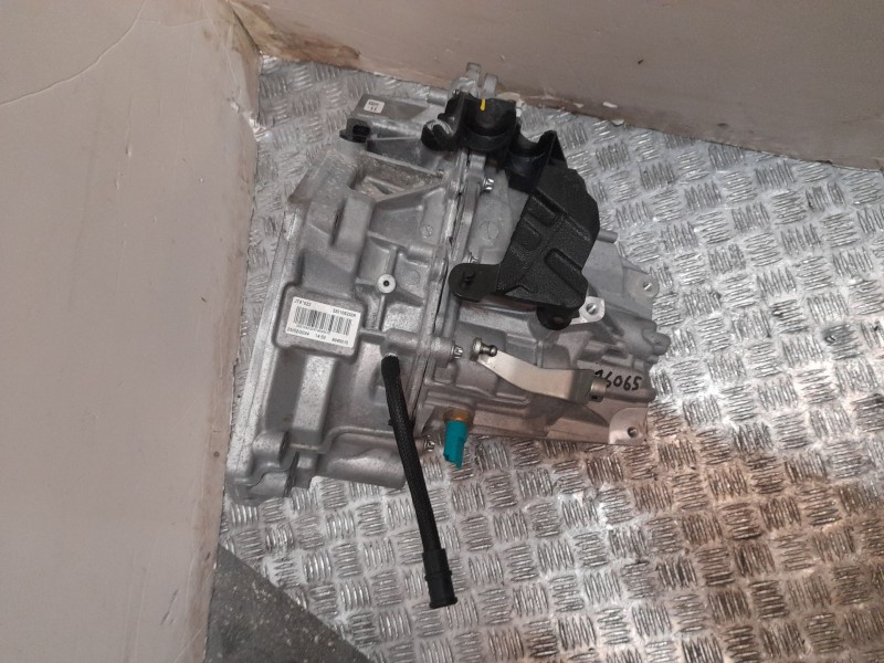 Recambio de caja cambios para renault clio v techno referencia OEM IAM JT4022 A045015 6 VELOCIDADES