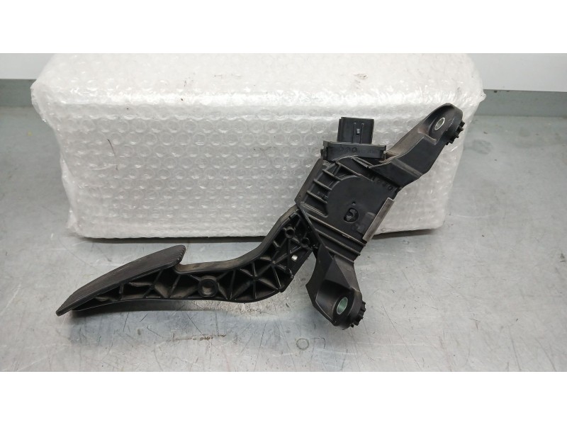 Recambio de potenciometro pedal para hyundai kona klass hybrid 2wd referencia OEM IAM 32700H8300  