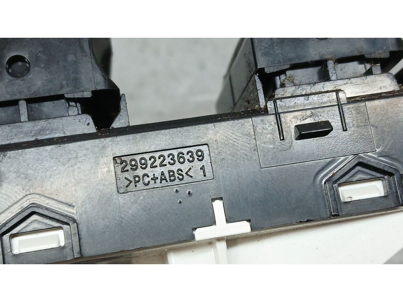 Recambio de mando elevalunas delantero izquierdo para hyundai i20 klass referencia OEM IAM 93571Q00104X  299223639