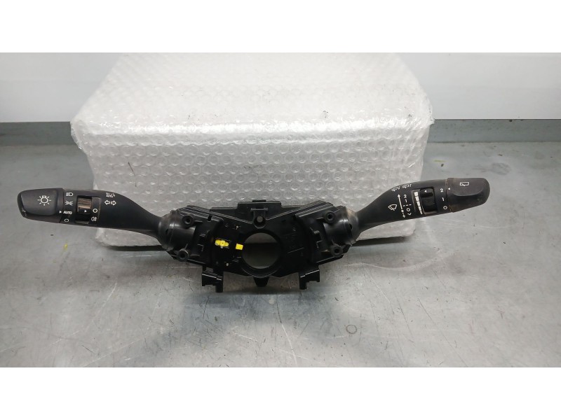 Recambio de mando luces y limpia para hyundai i20 klass referencia OEM IAM 93404Q0960  