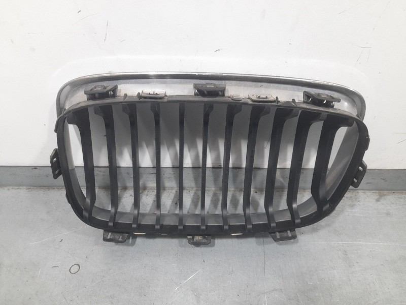 Recambio de rejilla delantera para bmw serie 1 lim. (f20) 114 d referencia OEM IAM 7239022 DERECHA 