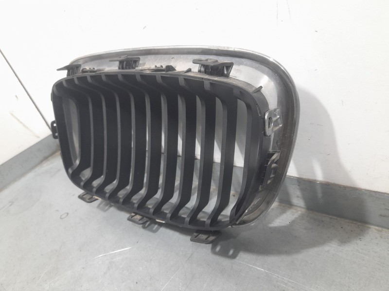 Recambio de rejilla delantera para bmw serie 1 lim. (f20) 114 d referencia OEM IAM 7239022 DERECHA 
