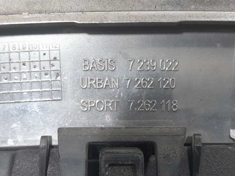 Recambio de rejilla delantera para bmw serie 1 lim. (f20) 114 d referencia OEM IAM 7239022 DERECHA 