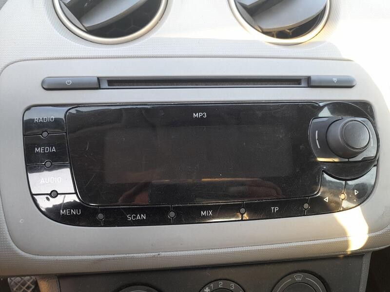 Recambio de sistema audio / radio cd para seat ibiza iv (6j5, 6p1) 1.2 referencia OEM IAM 6J1035153H  
