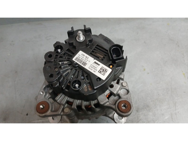 Recambio de alternador para skoda fabia ambition referencia OEM IAM 04E903015 VALEO 2715542C