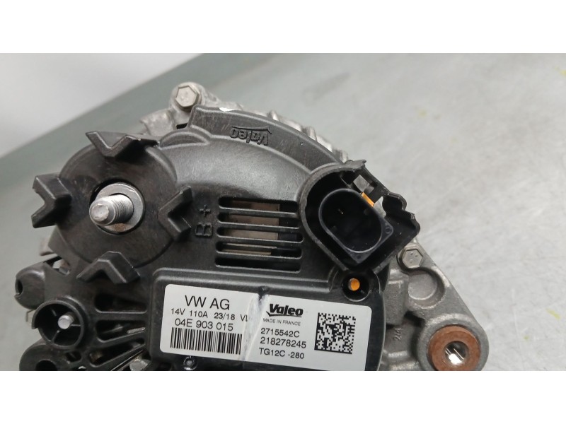 Recambio de alternador para skoda fabia ambition referencia OEM IAM 04E903015 VALEO 2715542C