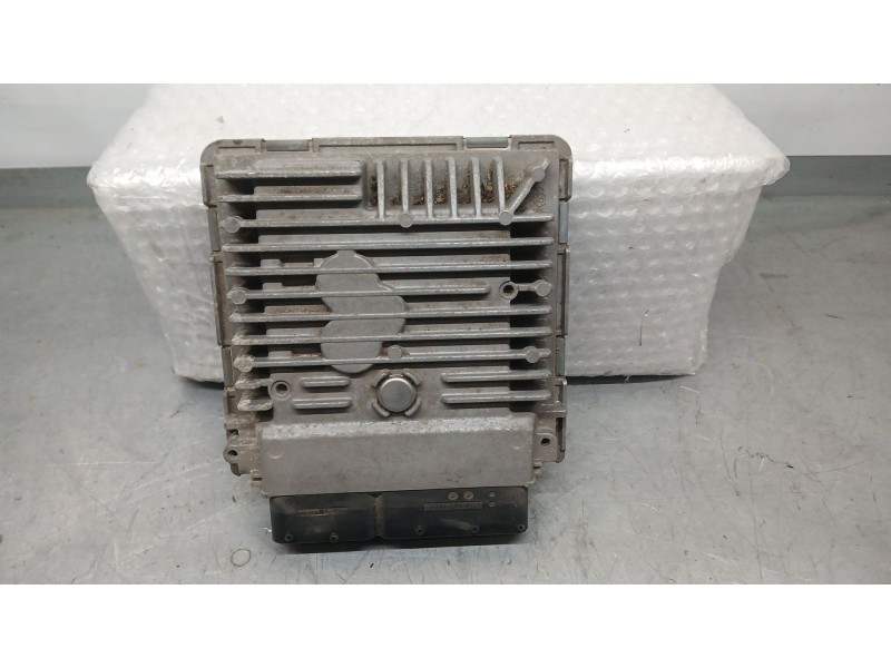 Recambio de centralita motor uce para volkswagen golf vi (5k1) 1.6 tdi referencia OEM IAM   