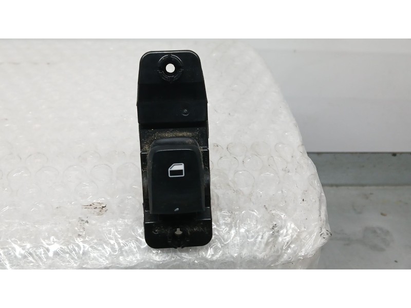 Recambio de mando elevalunas trasero derecho para hyundai kona klass hybrid 2wd referencia OEM IAM 93581J9000  