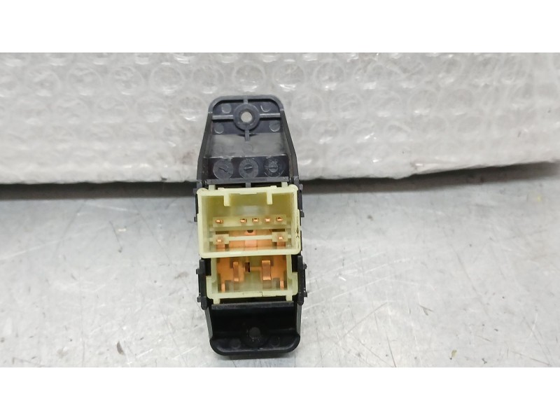 Recambio de mando elevalunas trasero derecho para hyundai kona klass hybrid 2wd referencia OEM IAM 93581J9000  