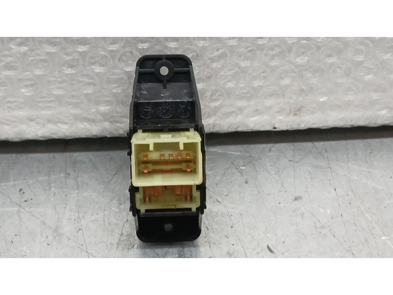 Recambio de mando elevalunas trasero izquierdo para hyundai kona klass hybrid 2wd referencia OEM IAM 93580J9000  