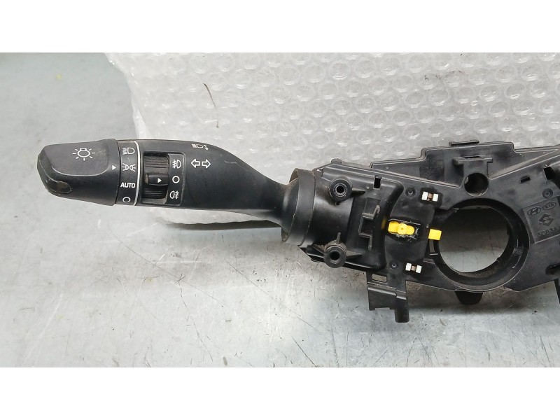 Recambio de mando luces y limpia para hyundai kona klass hybrid 2wd referencia OEM IAM 93403J9950  
