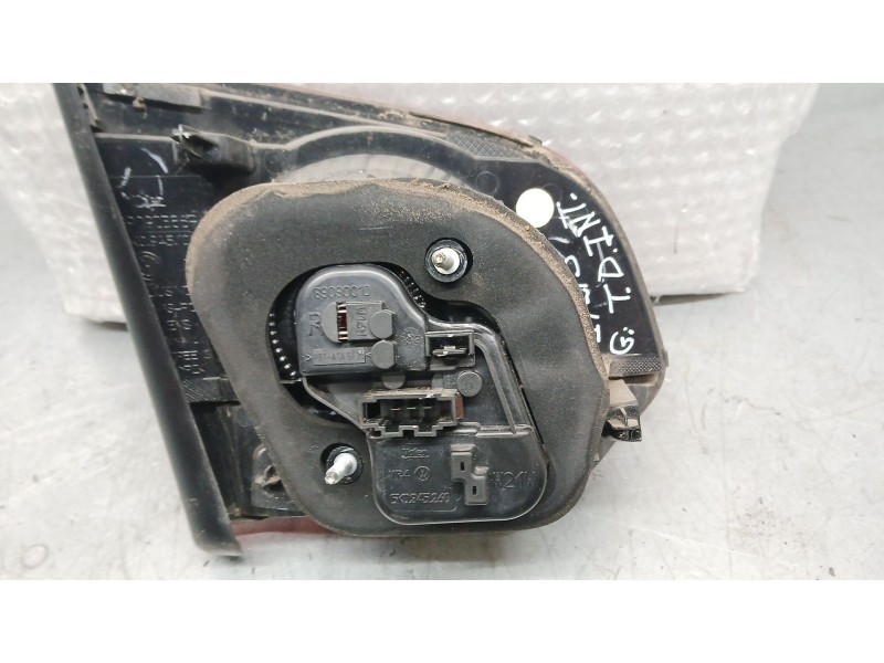 Recambio de piloto trasero derecho interior para volkswagen golf vi (5k1) 1.6 tdi referencia OEM IAM 5K0945094G VALEO 89090940