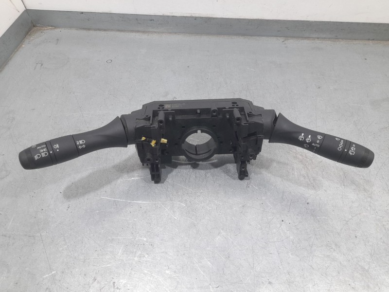 Recambio de mando luces y limpia para mitsubishi colt 100t motion referencia OEM IAM 255674797R  