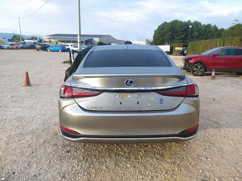 lexus es del año 2022