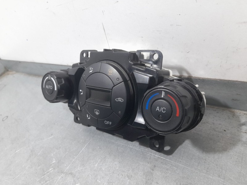 Recambio de mando climatizador para ford fiesta (ccn) gt-line referencia OEM IAM 8A6T18C612  