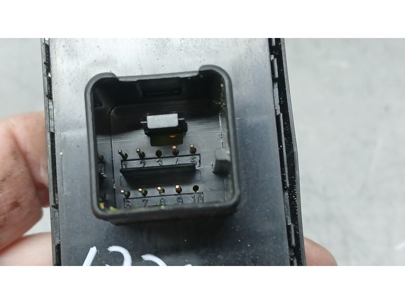 Recambio de mando elevalunas delantero izquierdo para volkswagen golf vi (5k1) 1.6 tdi referencia OEM IAM 1K4959857B C/MANDO RET