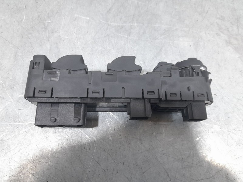 Recambio de mando elevalunas delantero izquierdo para peugeot 2008 ii (ud_, us_, uy_, uj_, ur_, uc_) 1.2 puretech 130 referencia