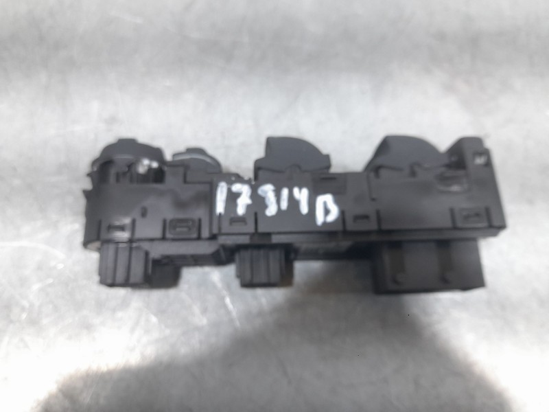 Recambio de mando elevalunas delantero izquierdo para peugeot 2008 ii (ud_, us_, uy_, uj_, ur_, uc_) 1.2 puretech 130 referencia