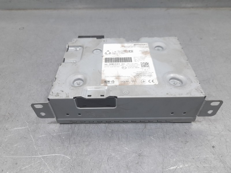 Recambio de sistema audio / radio para peugeot 2008 ii (ud_, us_, uy_, uj_, ur_, uc_) 1.2 puretech 130 referencia OEM IAM 983963