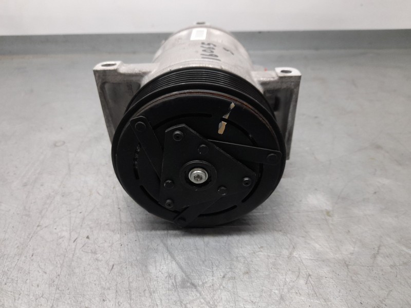 Recambio de compresor aire acondicionado para renault clio v techno referencia OEM IAM 926004423R VALEO 