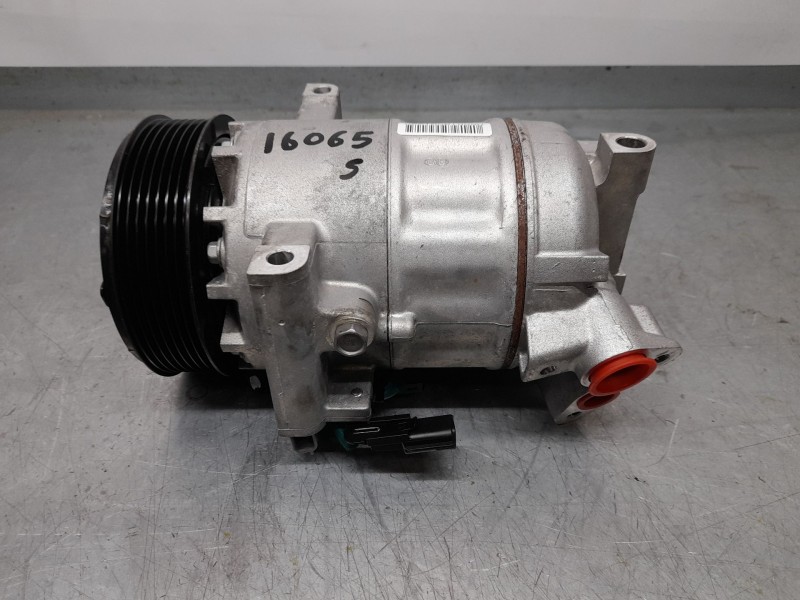 Recambio de compresor aire acondicionado para renault clio v techno referencia OEM IAM 926004423R VALEO 