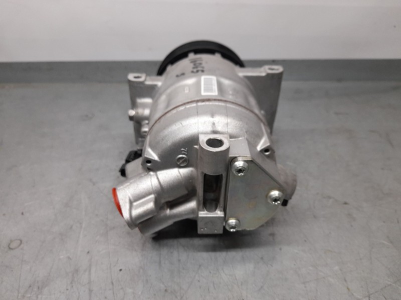 Recambio de compresor aire acondicionado para renault clio v techno referencia OEM IAM 926004423R VALEO 