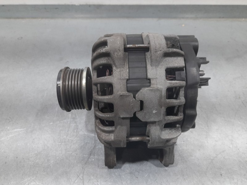 Recambio de alternador para dacia dokker furgoneta/monovolumen 1.5 dci (feaj) referencia OEM IAM 231002949R  BOSCH