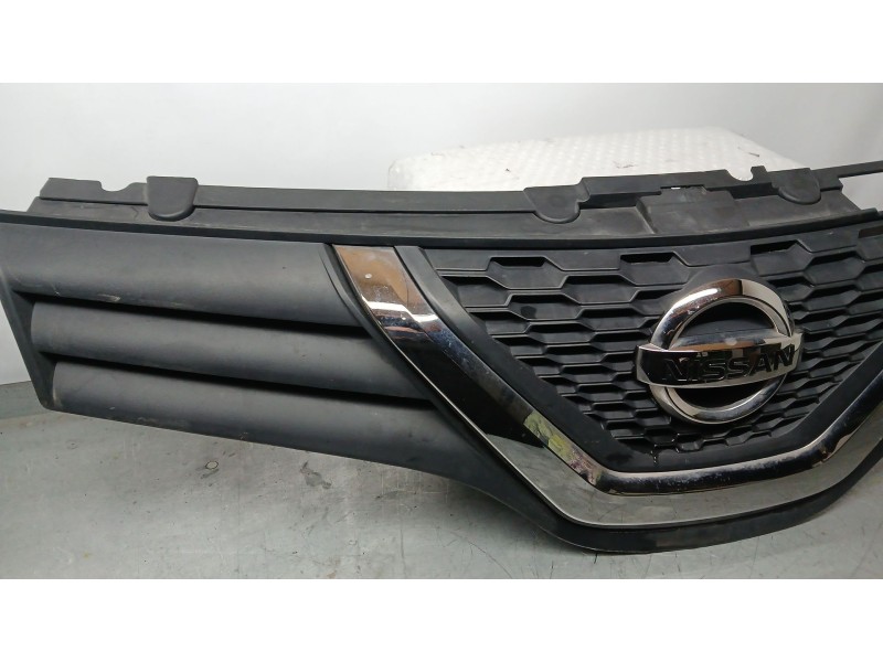 Recambio de rejilla delantera para nissan nv250 furgoneta (x61) dci 80 referencia OEM IAM 623101975R  623101920R