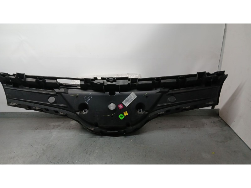 Recambio de rejilla delantera para nissan nv250 furgoneta (x61) dci 80 referencia OEM IAM 623101975R  623101920R