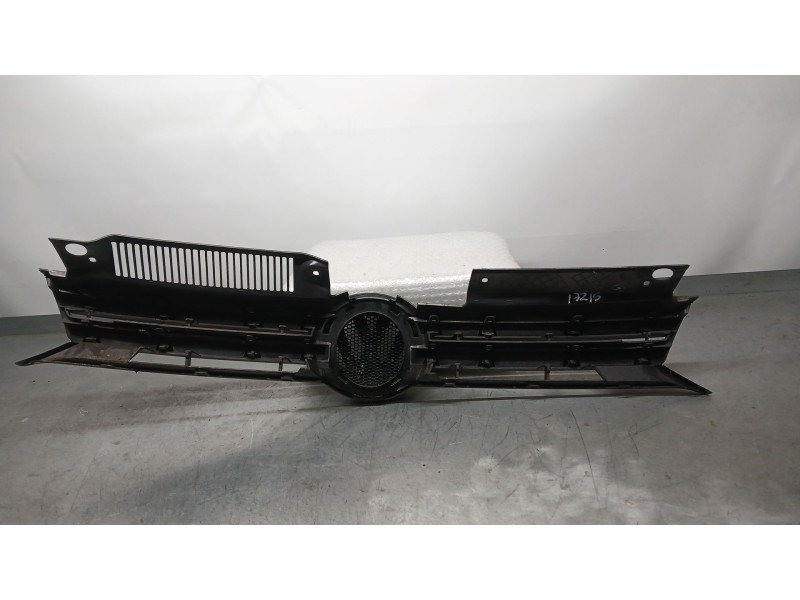 Recambio de rejilla delantera para volkswagen golf vi (5k1) 1.6 tdi referencia OEM IAM 5K0853653  