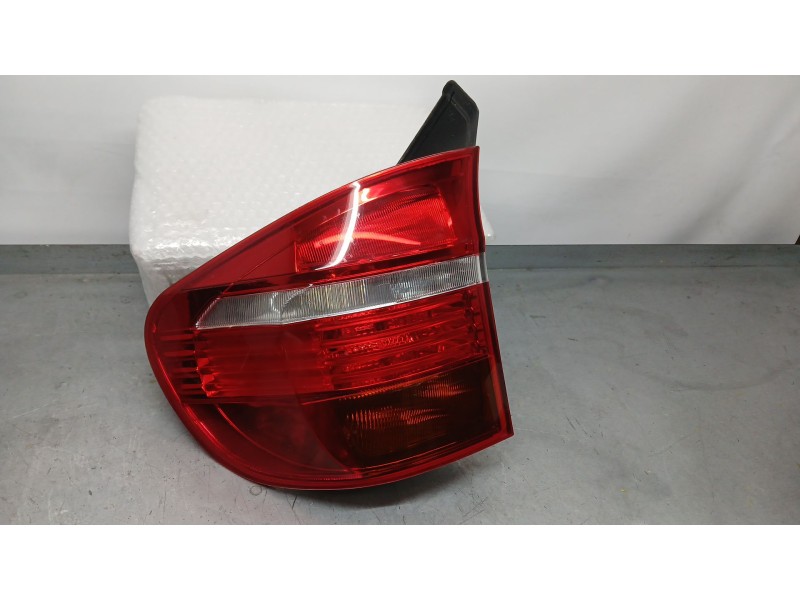 Recambio de piloto trasero izquierdo exterior para bmw x5 (e70) 3.0 d referencia OEM IAM 7200817 ROZADO 