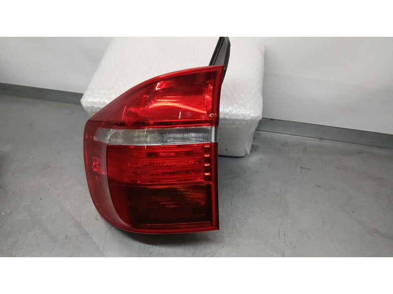 Recambio de piloto trasero izquierdo exterior para bmw x5 (e70) 3.0 d referencia OEM IAM 7200817 ROZADO 