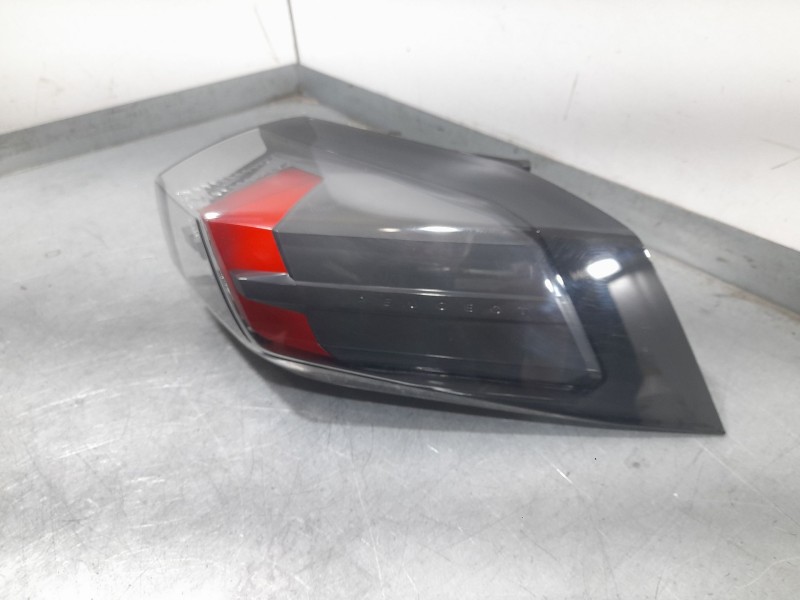 Recambio de piloto trasero derecho exterior para peugeot 2008 ii (ud_, us_, uy_, uj_, ur_, uc_) 1.2 puretech 130 referencia OEM 