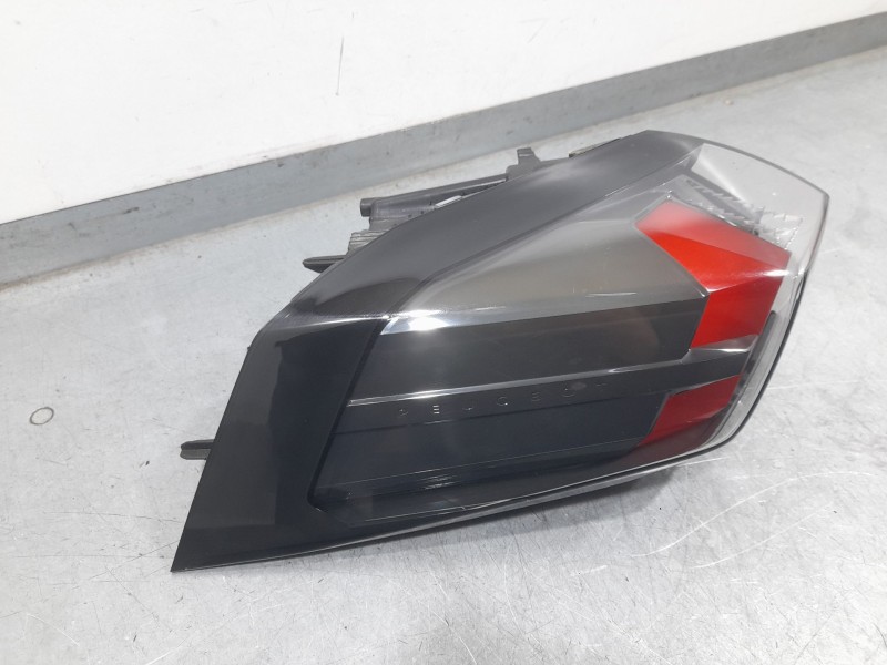 Recambio de piloto trasero izquierdo exterior para peugeot 2008 ii (ud_, us_, uy_, uj_, ur_, uc_) 1.2 puretech 130 referencia OE