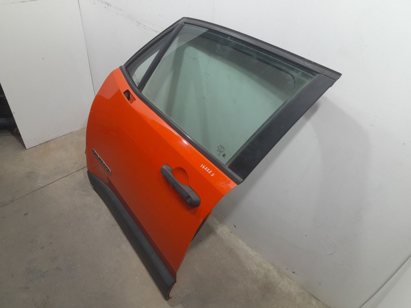 Recambio de puerta delantera izquierda para jeep renegade sport fwd referencia OEM IAM 52142363  